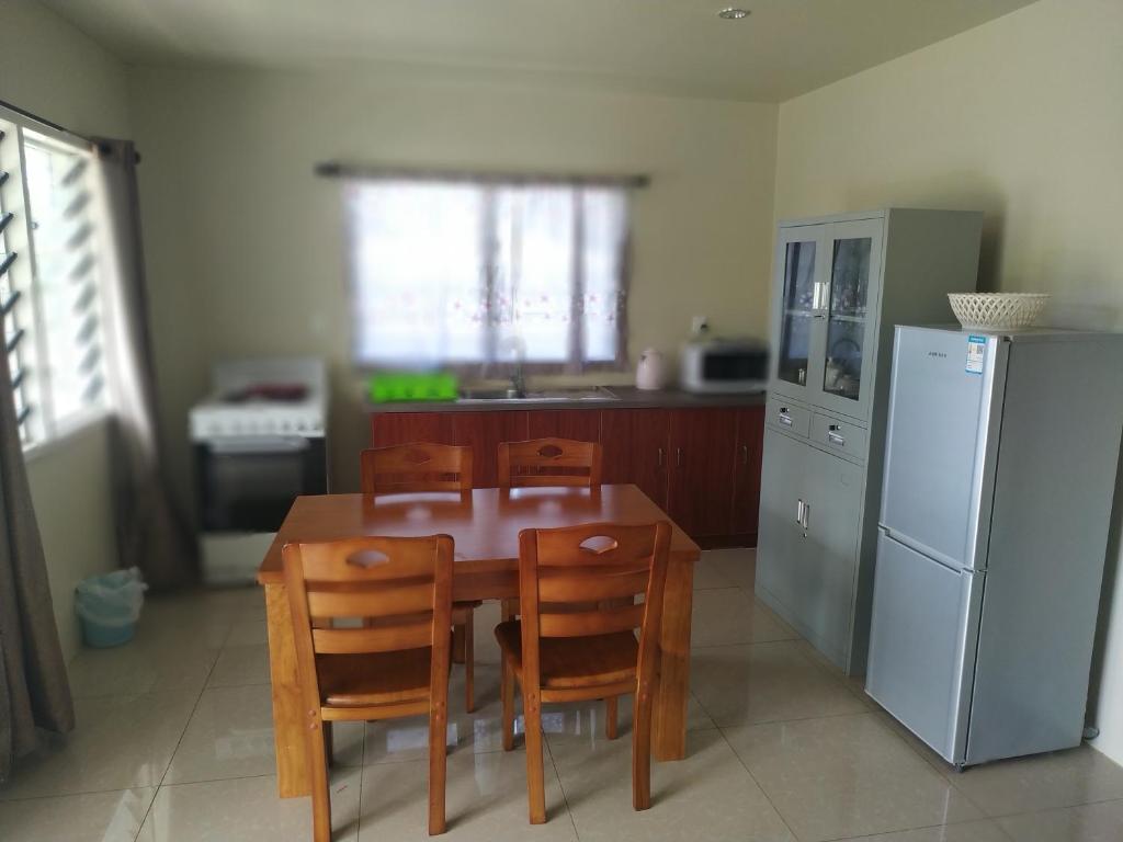 Kuinis Guesthouseにあるキッチンまたは簡易キッチン