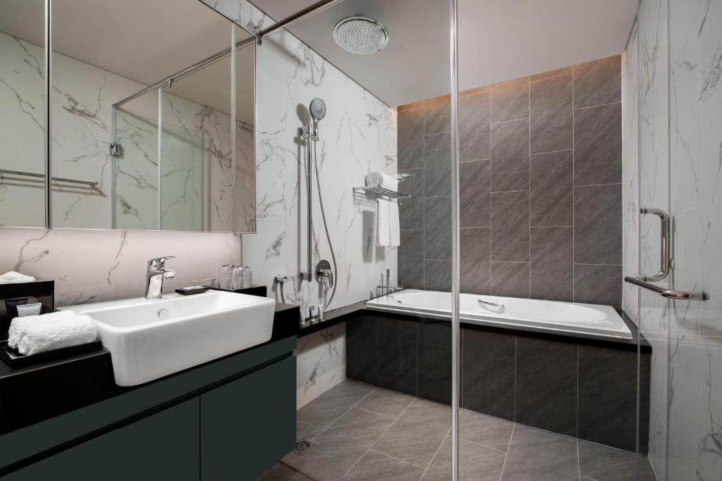 Oakwood Residence Hanoi - 9