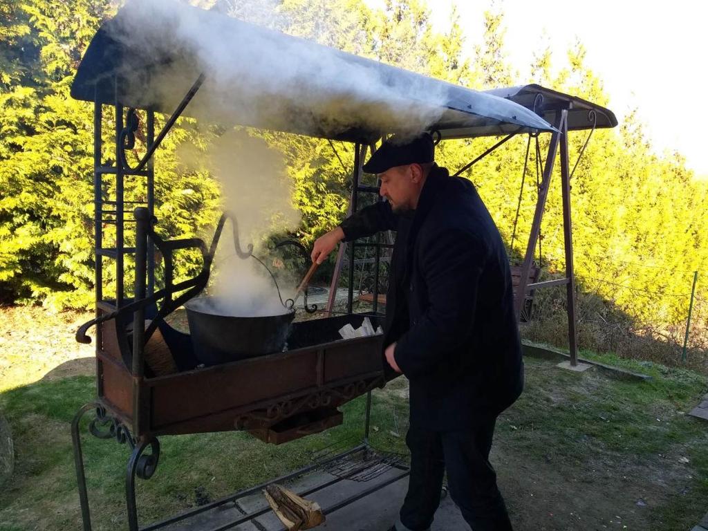 Gril dostupný pro hosty v hotelu
