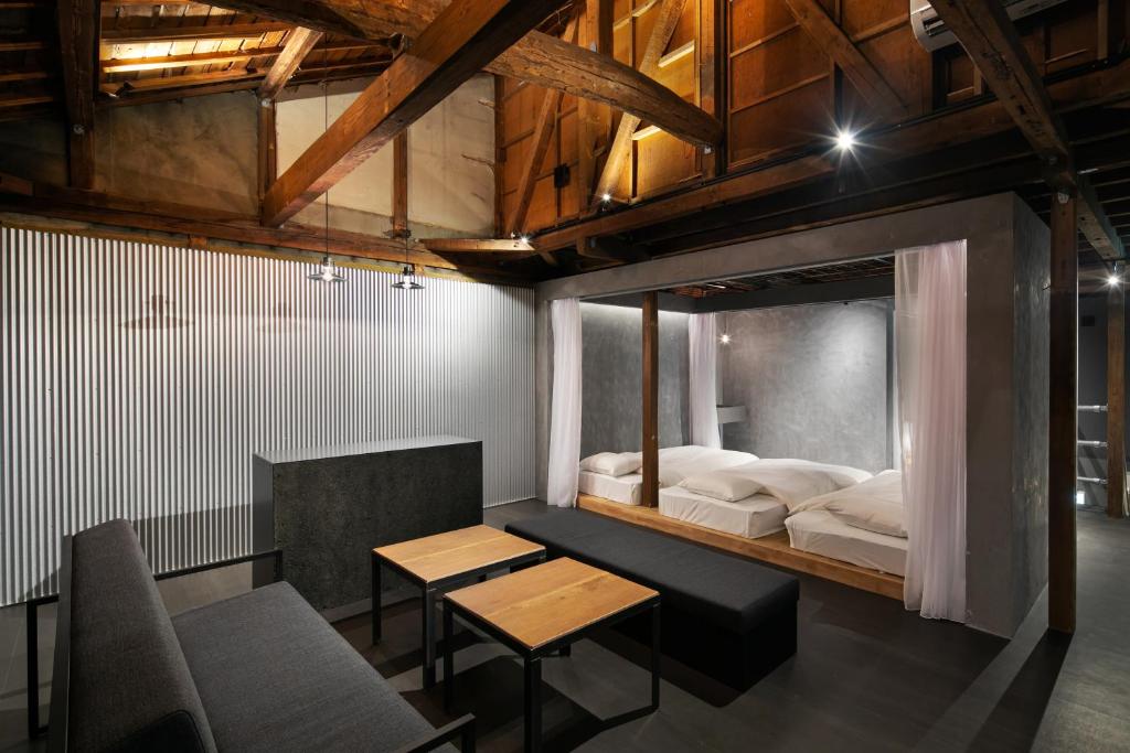 Posezení v ubytování SEKAI HOTEL Deep Osaka Experience