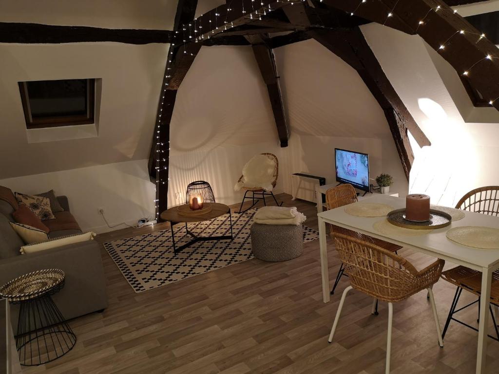 Logement Cosy rénové au pied de la Cathédrale avec climatisation - One-Bedroom Apartment