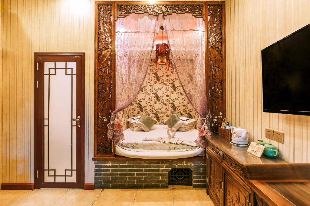 TV a/nebo společenská místnost v ubytování Pingyao HongJingYuanGuesthouse
