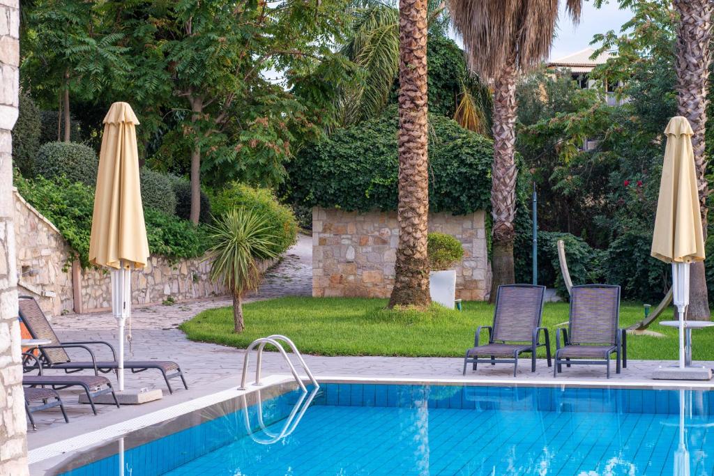 Bazén v ubytovaní Movenpick Resort Agios Nikolaos Sivota alebo v jeho blízkosti