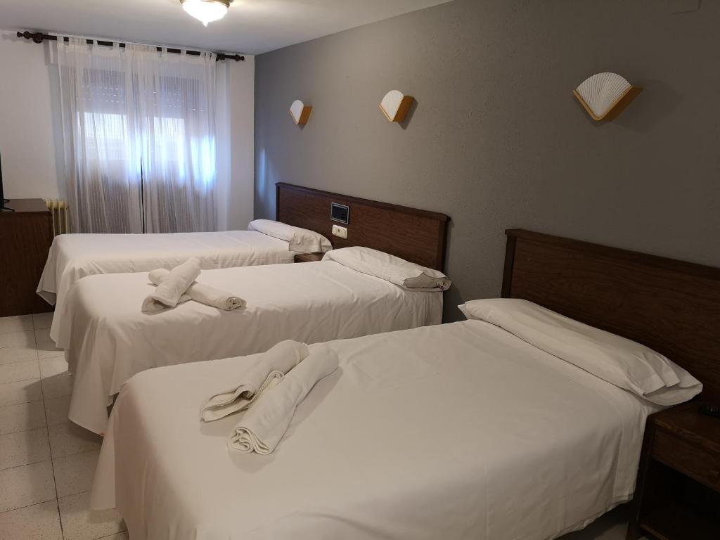 Postel nebo postele na pokoji v ubytování Ciudad de Jaca
