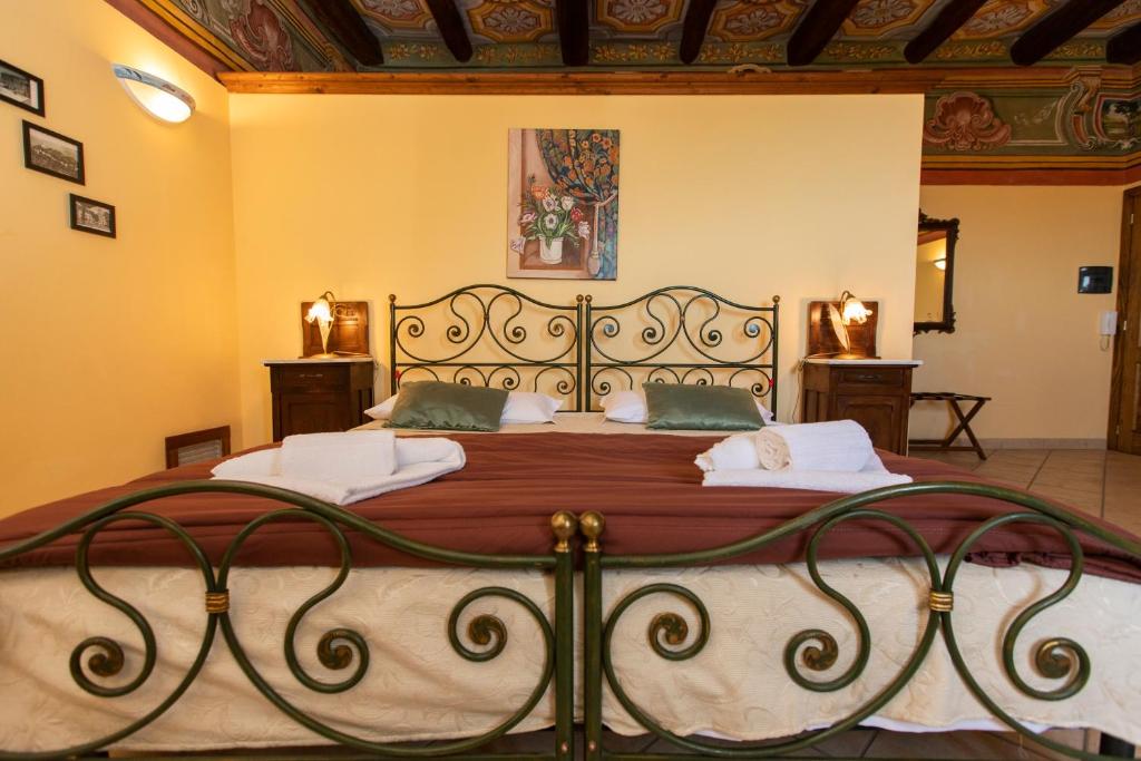 Postel nebo postele na pokoji v ubytování Palazzo Lauritano