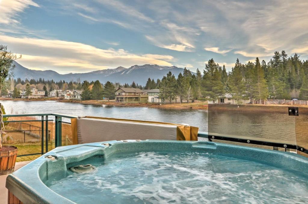 Spacious Lake Tahoe Waterfront Retreat with Hot Tub!, South Lake Tahoe –  Updated 2024 Prices