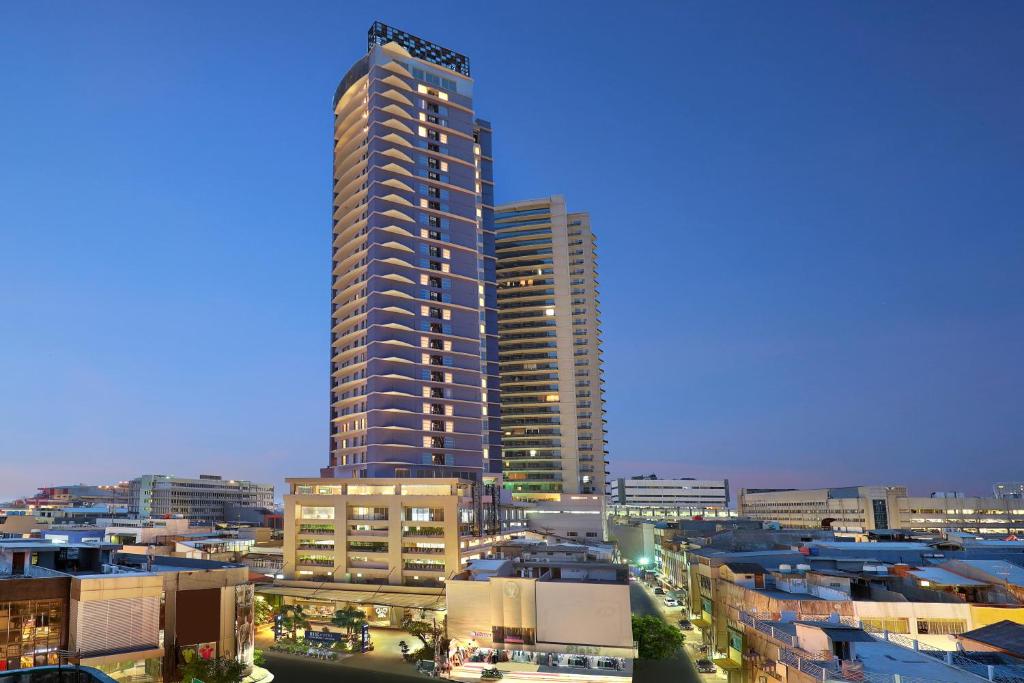 a large tall building in a city with buildings at Yuan Garden Pasar Baru in Jakarta