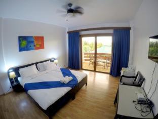 Postel nebo postele na pokoji v ubytování Harmony Hotel