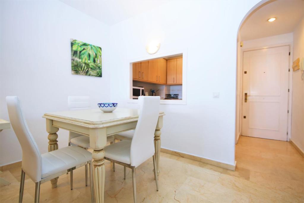 A kitchen or kitchenette at Apartment BELLADONNA