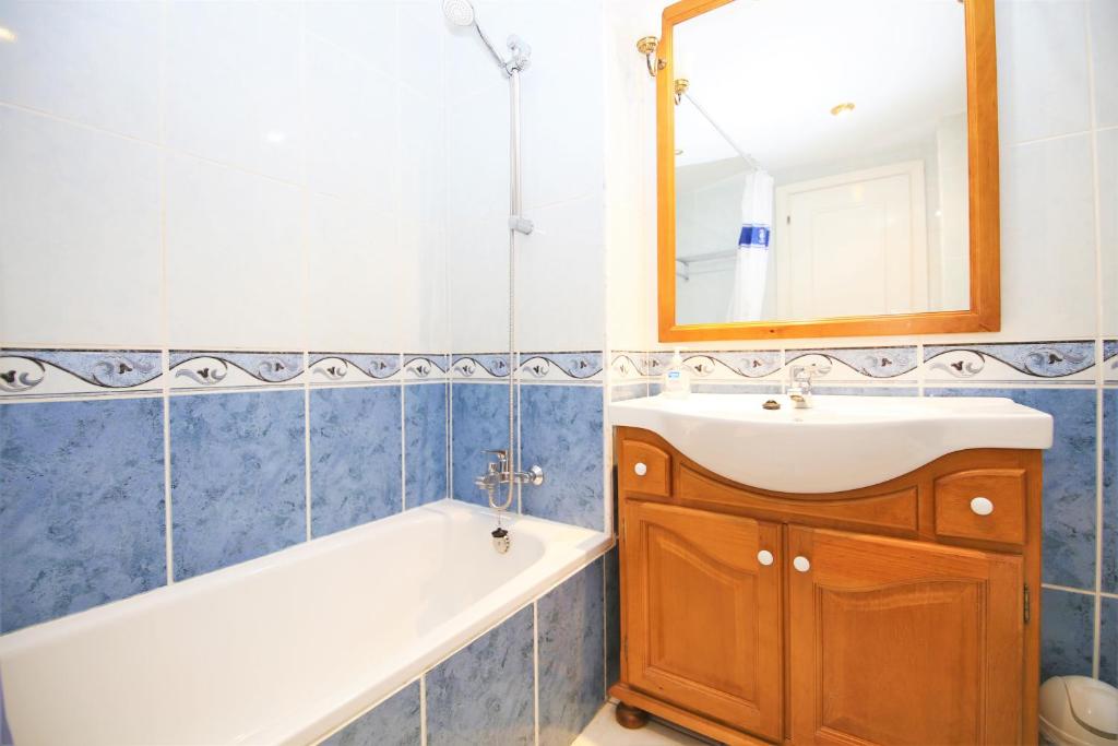 A bathroom at Apartment BELLADONNA