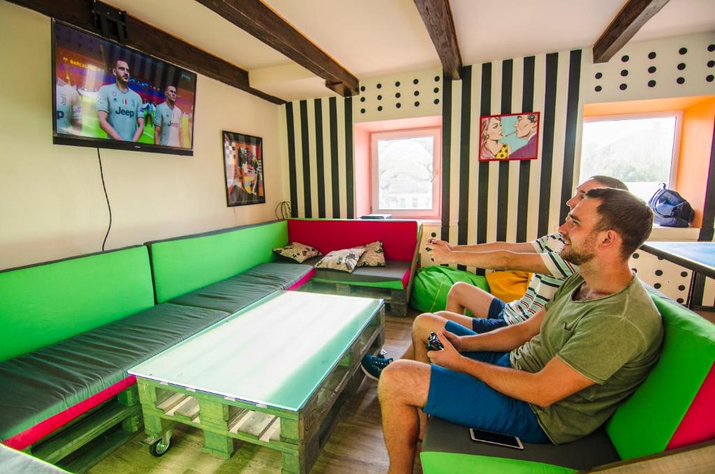 TV a/nebo společenská místnost v ubytování Lucky Hostel на Крещатике