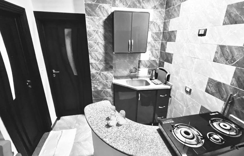 Kuchyň nebo kuchyňský kout v ubytování The Castle Hotel & studios