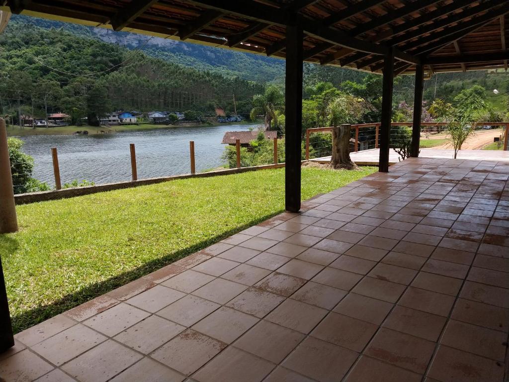  Casa Rio bonito/palmeiras