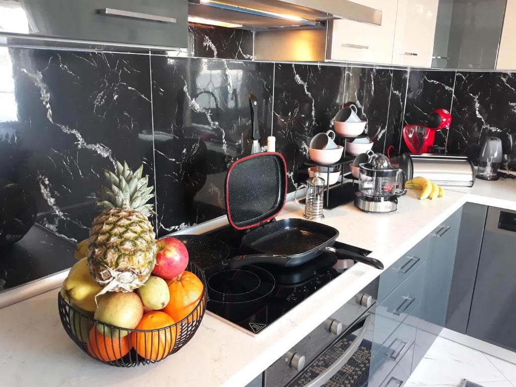 Kuchyňa alebo kuchynka v ubytovaní Caldera Premium Villa