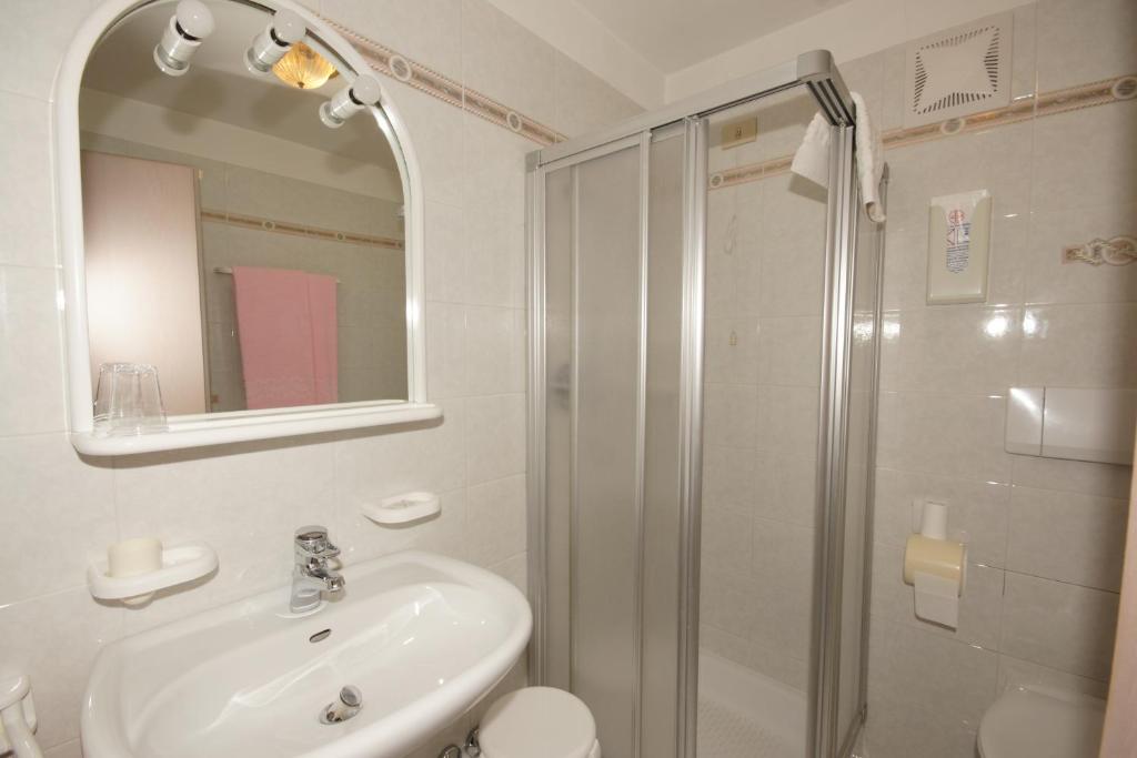Koupelna v ubytování Hotel Villa Mozart