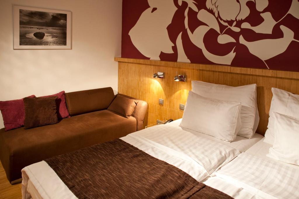 Postel nebo postele na pokoji v ubytování Dahlia Inn