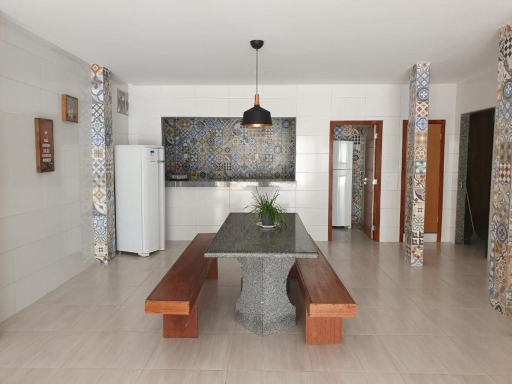  Casa com Piscina e Churrasqueira e excelente Localização em Piuma