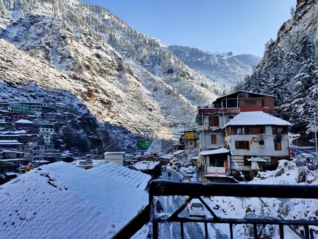 Fotografie z fotogalerie ubytování Manikaran view v destinaci Manīkaran