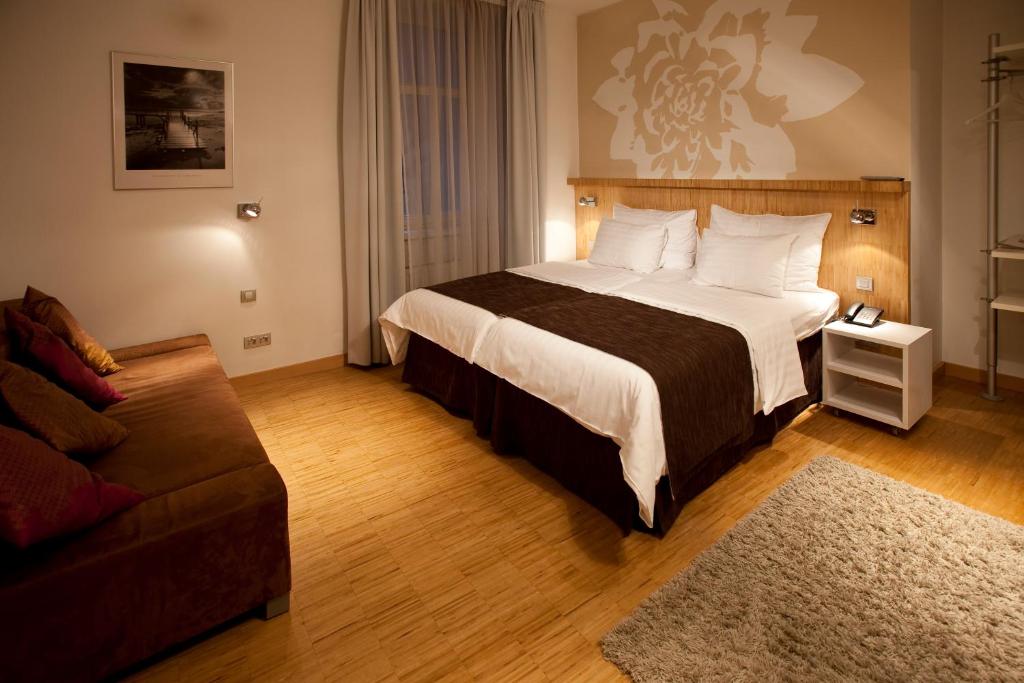 Postel nebo postele na pokoji v ubytování Dahlia Inn