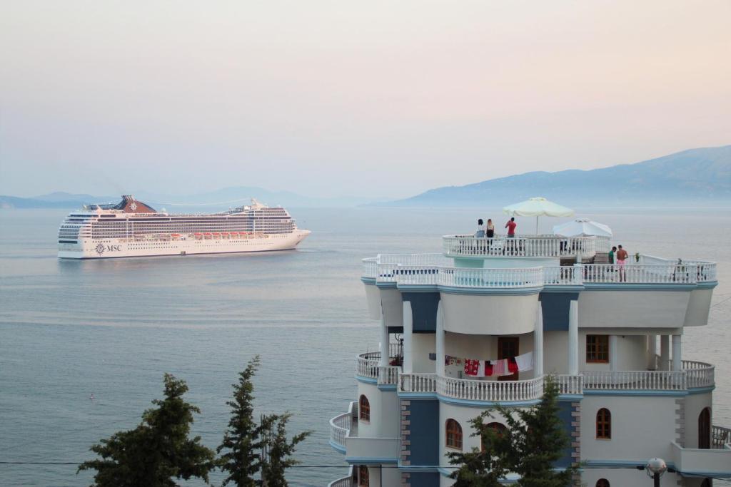 Grand Sea View Apartment