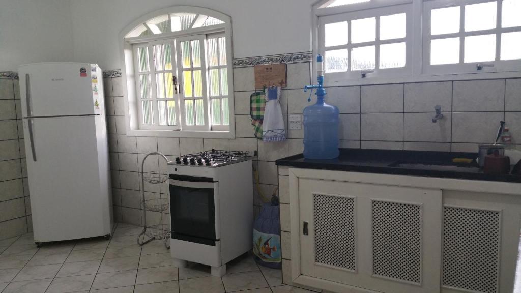  Angra dos Reis Casa a 150 metros da Praia Mambucaba na Vila Histórica divisa com Paraty