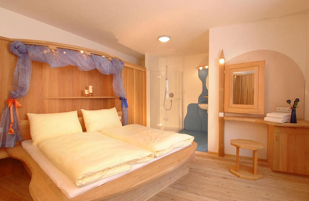Postel nebo postele na pokoji v ubytování Bed & Breakfast Landhaus Strasser