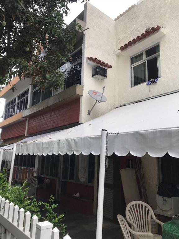 Quarto Perfeito- Condomínio em frente a Praia da Barra da Tijuca
