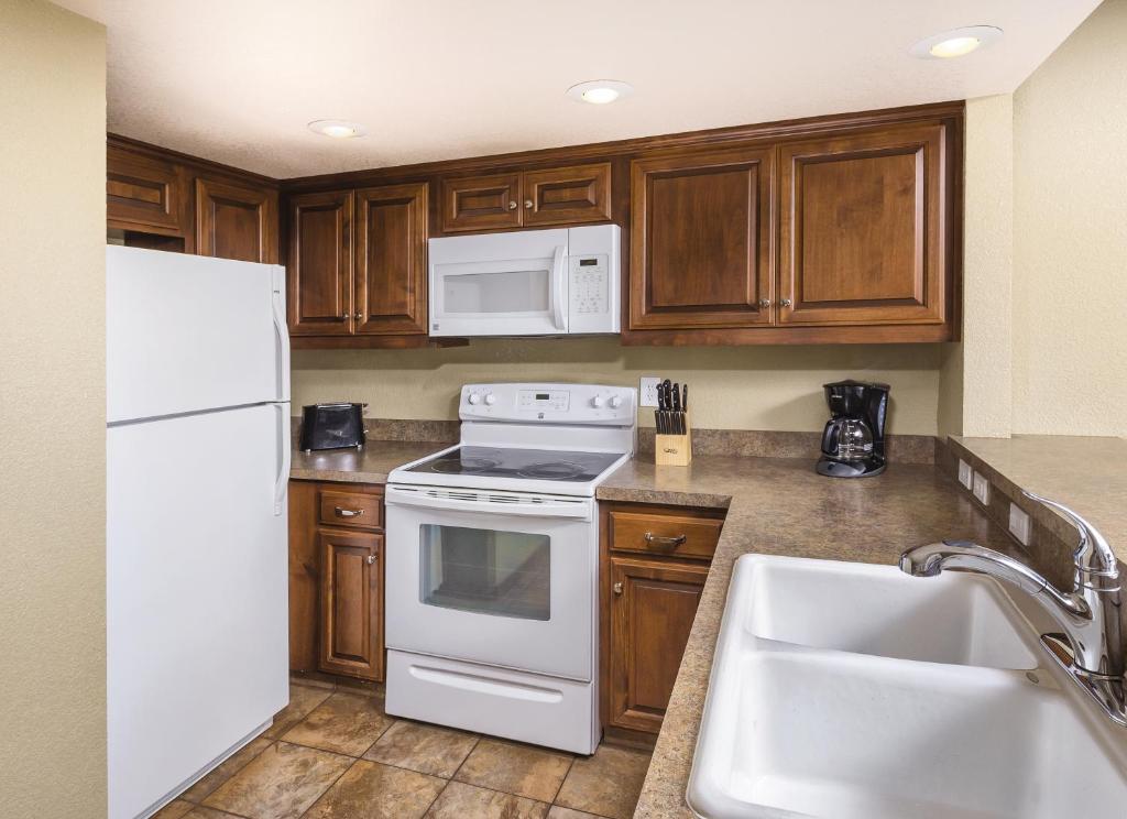 Kuchyň nebo kuchyňský kout v ubytování WorldMark Lake Tahoe