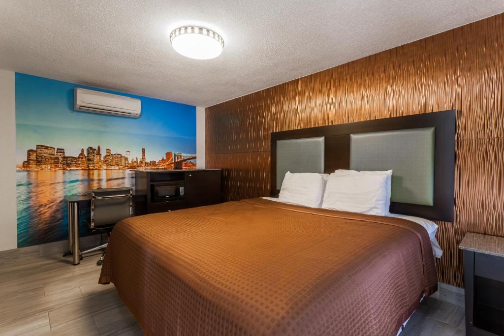 Postel nebo postele na pokoji v ubytování Travelodge by Wyndham South Hackensack