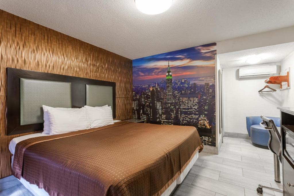 Postel nebo postele na pokoji v ubytování Travelodge by Wyndham South Hackensack