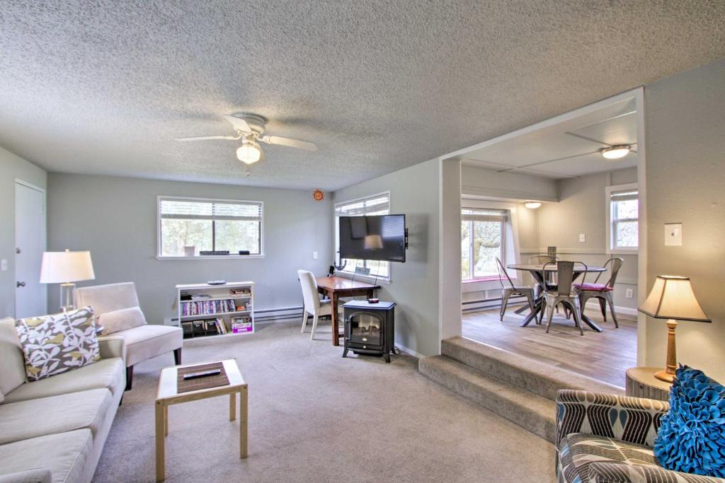 Waterfront Anderson Island Home with Kayaks, Johnson Landing