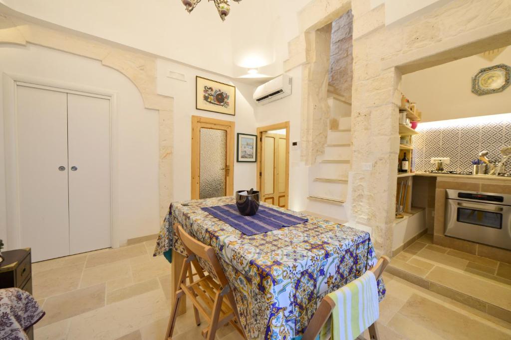 A kitchen or kitchenette at Ostuni Guest House