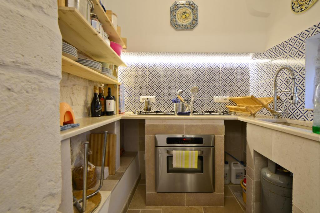 A kitchen or kitchenette at Ostuni Guest House
