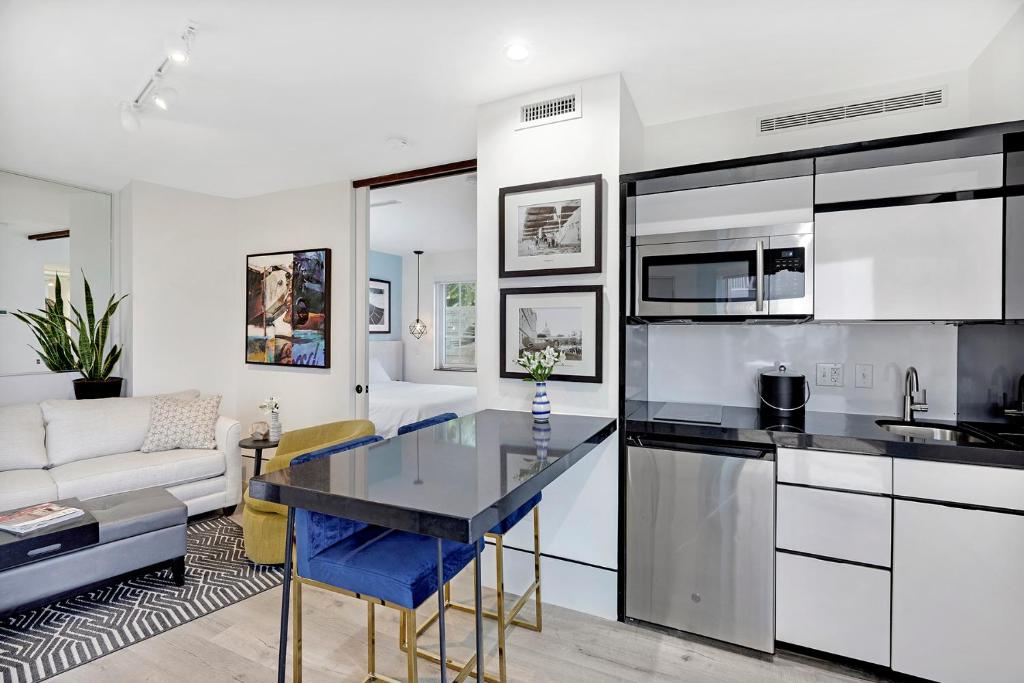 Ocean Treasure Beachside Suites - Suite
