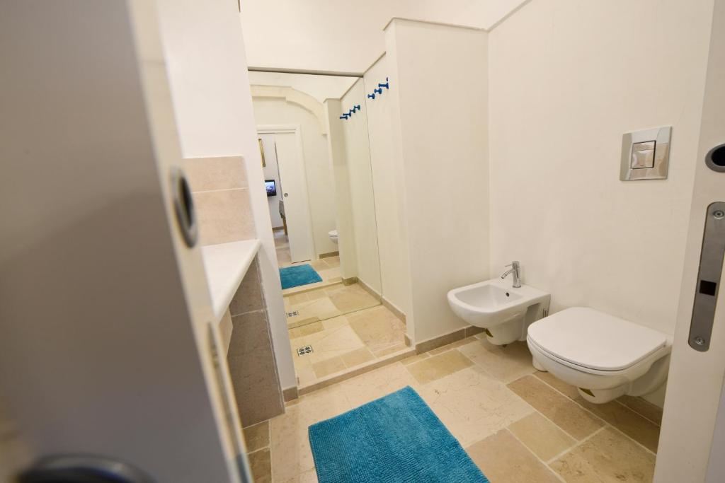 A bathroom at Ostuni Guest House