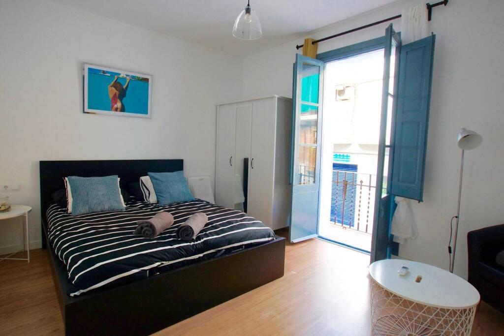 Postel nebo postele na pokoji v ubytování LOVELY FLAT FIRA MWC