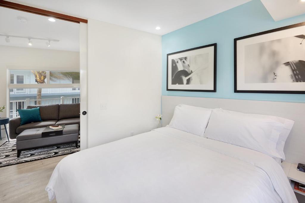 Ocean Treasure Beachside Suites - Muelle