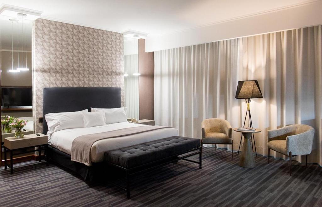 Una cama o camas en una habitación de MDS Hotel Concepción