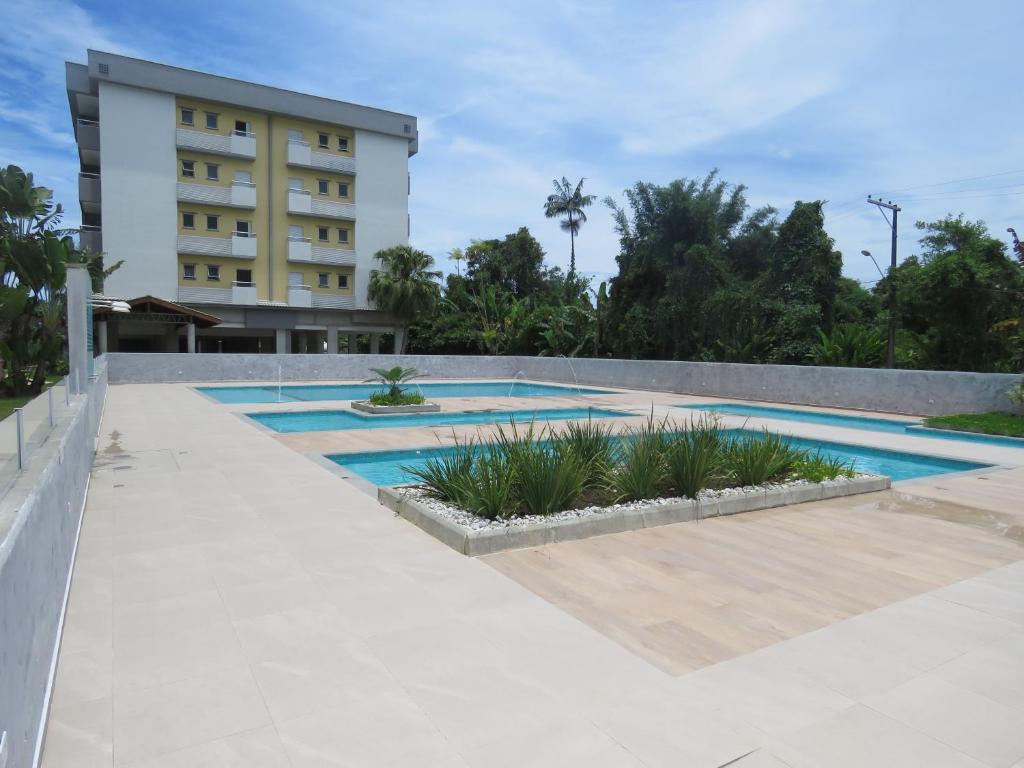  Lindo apartamento novo com piscinas no Pereque Açu Condominio Passaredo