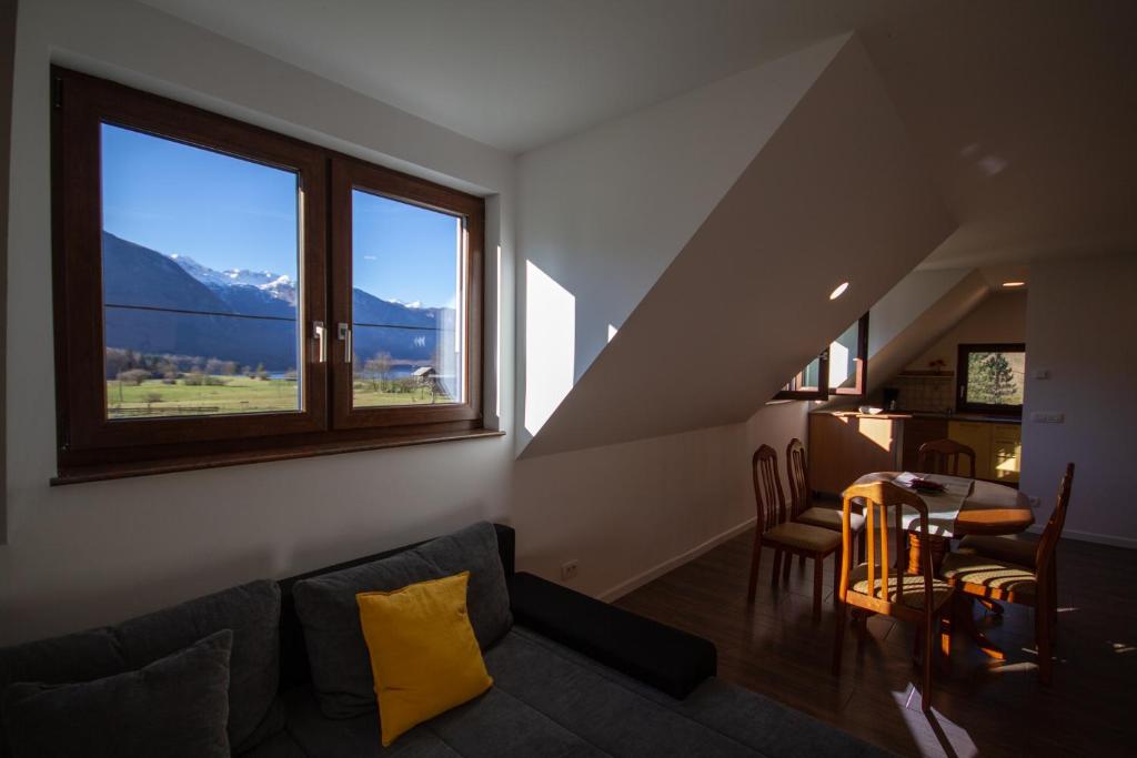 A general mountain view or a mountain view taken from Az apartmant