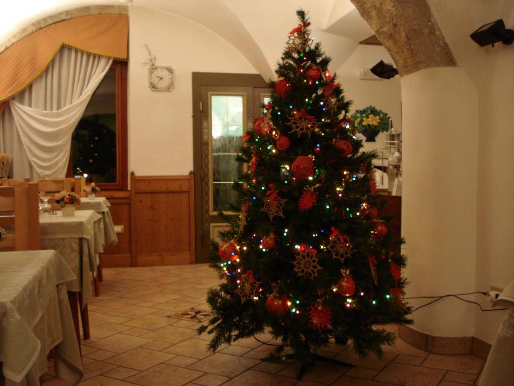 Fotografie z fotogalerie ubytování Albergo Scarpone v destinaci Forni Avoltri