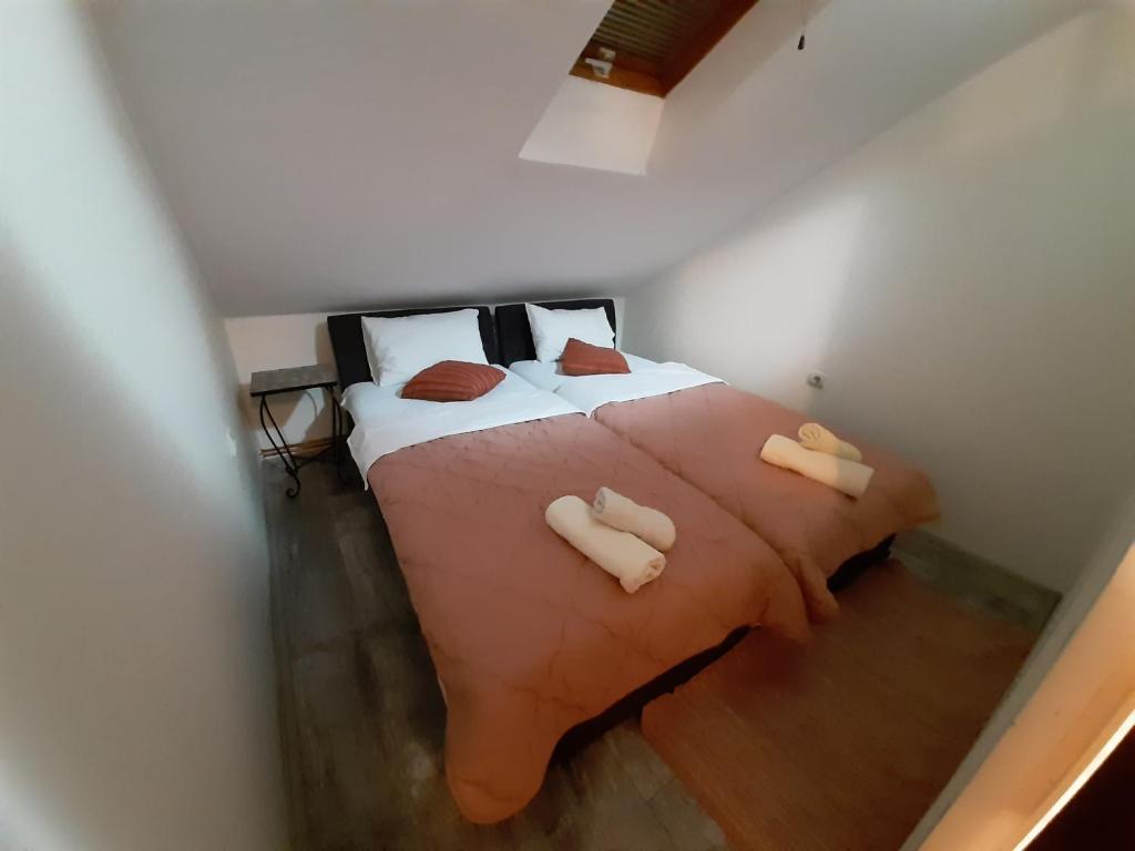 a bedroom with a large bed with two pillows at Apartment Matovic in Kragujevac