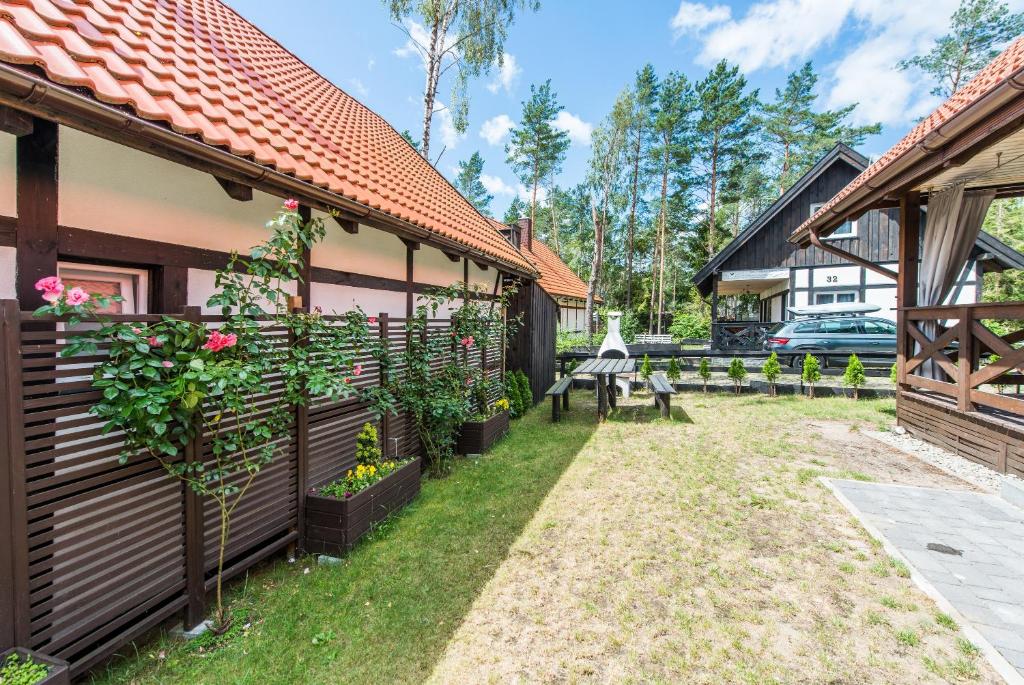 Vonkajšia záhrada v ubytovaní Dom Kaszubski nr 65