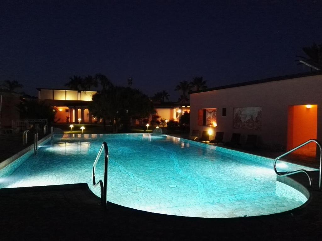 Bazén v ubytování Hotel Eros nebo v jeho okolí