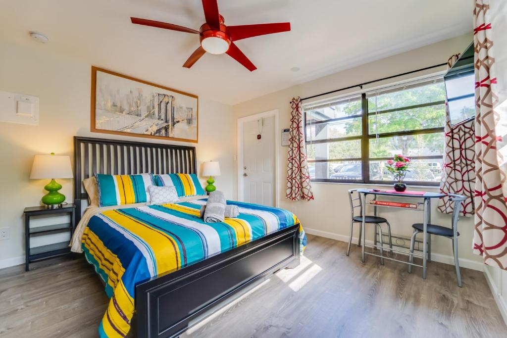 a bedroom with a bed and a desk and a window at Hainsley Apartments - Walk to Wilton Drive in Fort Lauderdale