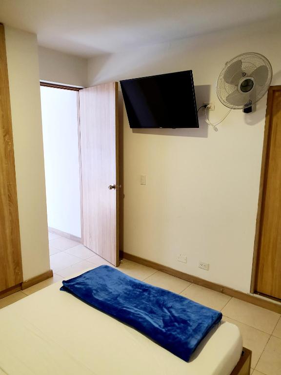 TV a/nebo společenská místnost v ubytování HOTEL MEDELLIN CENTRAL