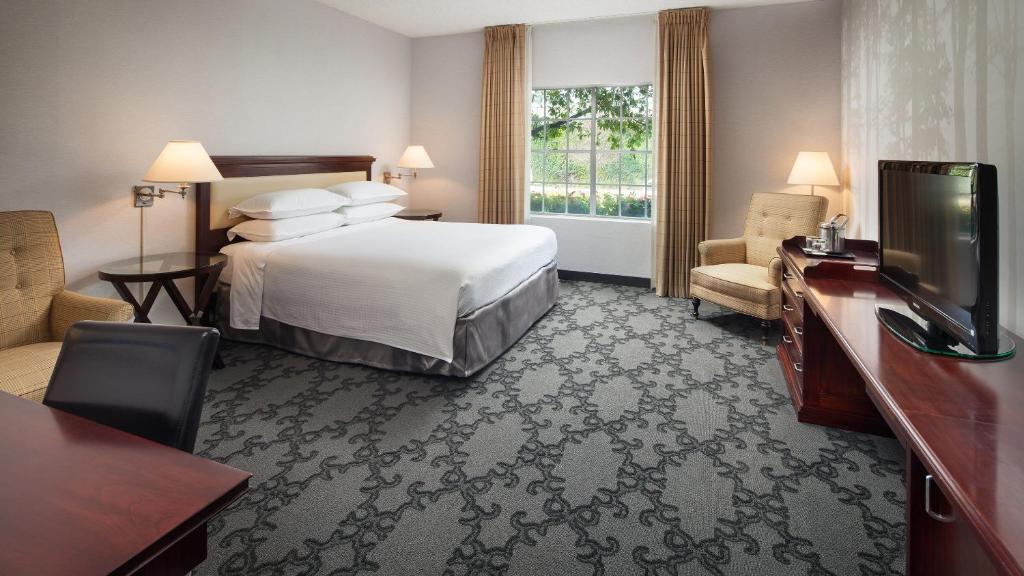 Anaheim Majestic Garden Hotel - 