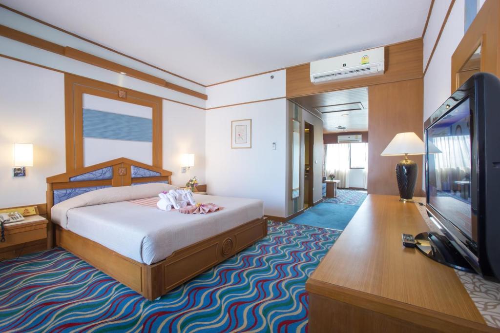 TV a/nebo společenská místnost v ubytování Asia Cha-am Hotel