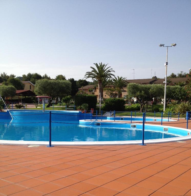 Bazén v ubytování Villaggio Hotel Club La Pace nebo v jeho okolí