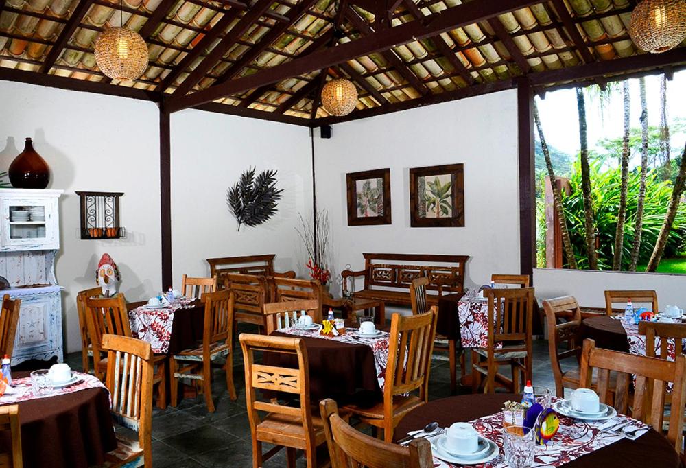 Um restaurante ou outro lugar para comer em Pousada Tupinamba
